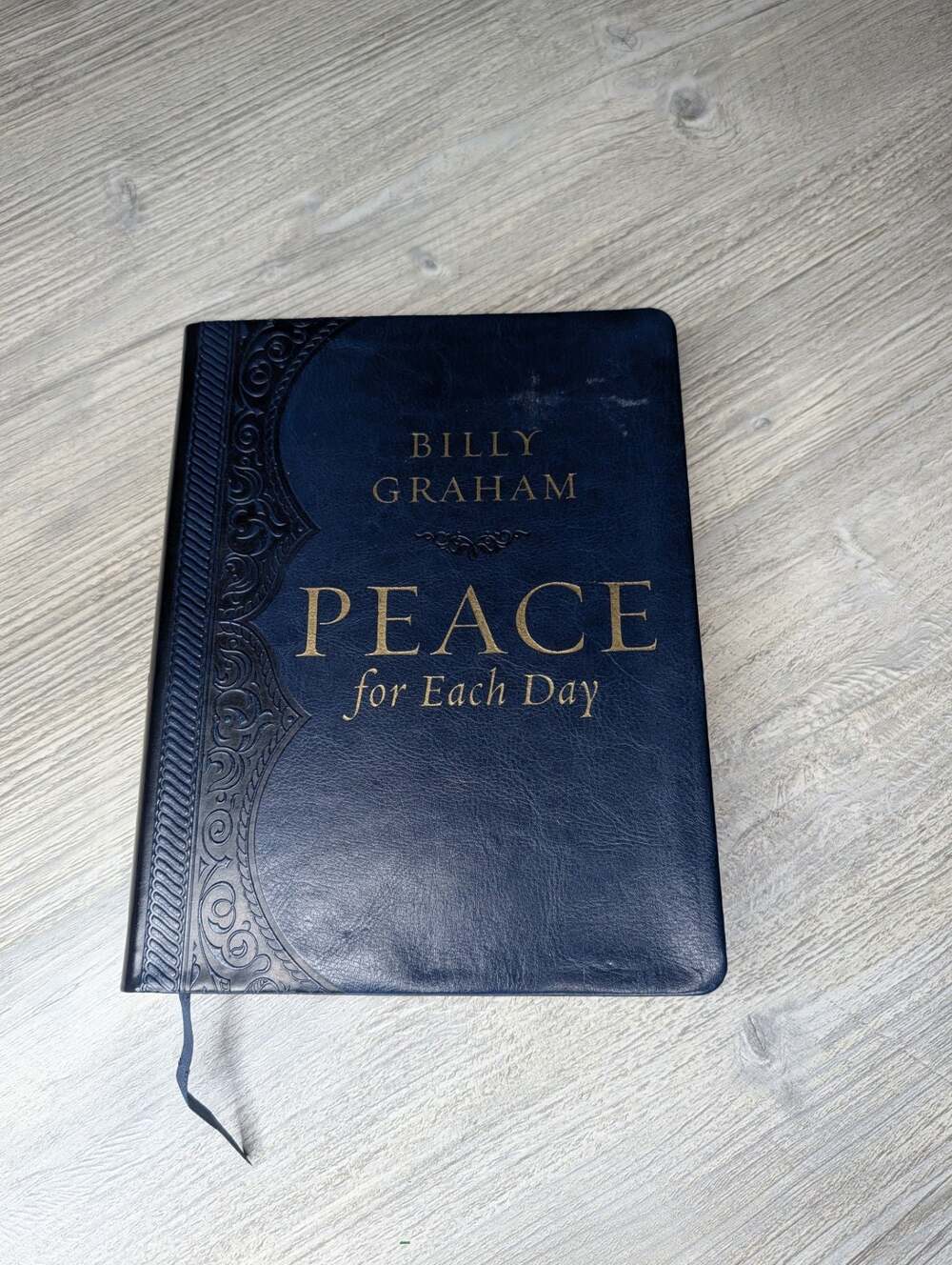 Peace for Each Day: Devotions to Comfort Your Soul and Calm Your Mind